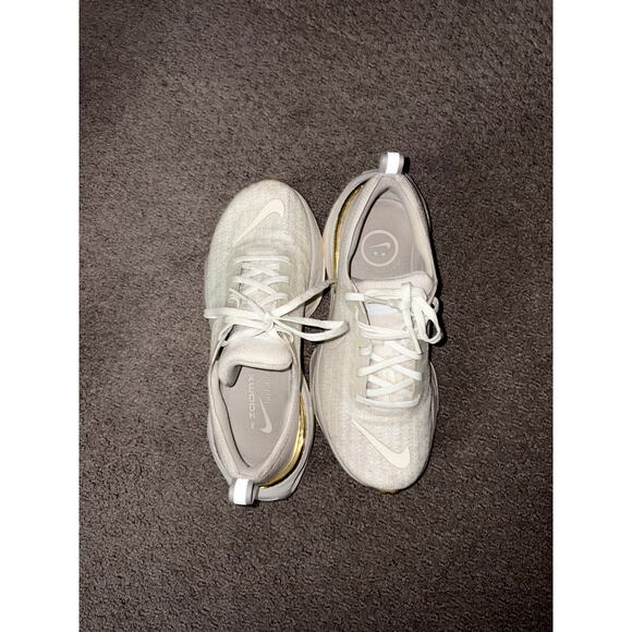 Nike Women's ZOOMX Invincible 3 Running Shoes - Picture 2 of 8